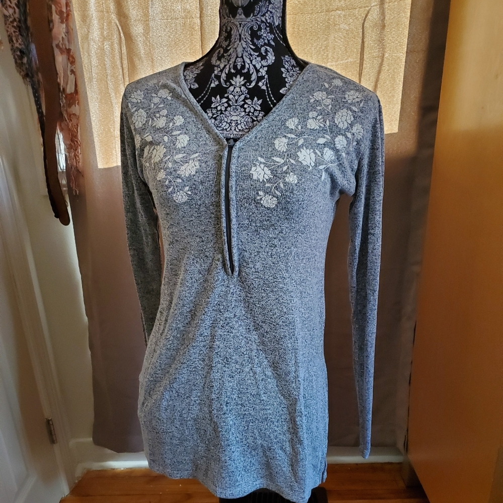 XS long sleeved nursing top